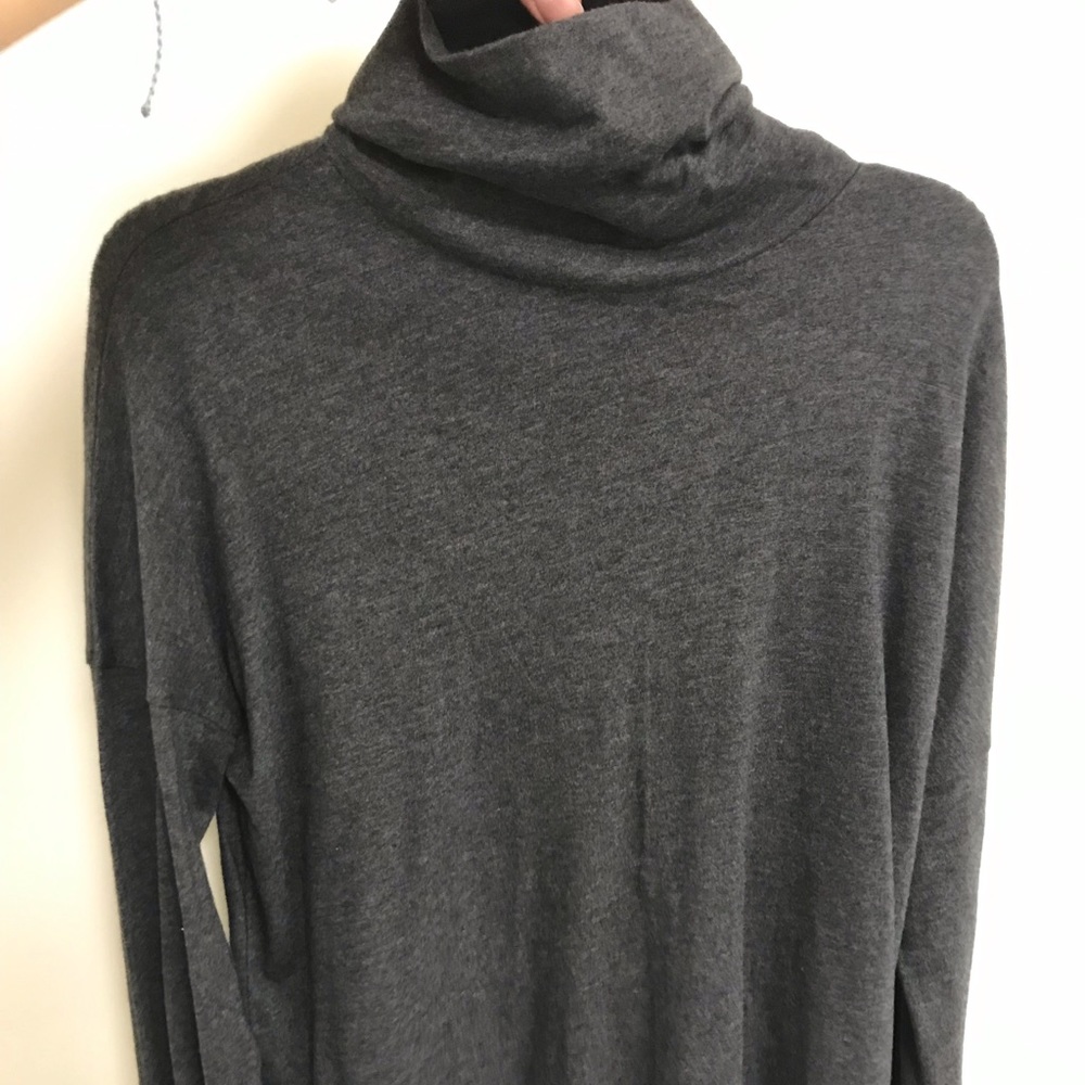 Abercrombie Gray lightweight turtleneck
